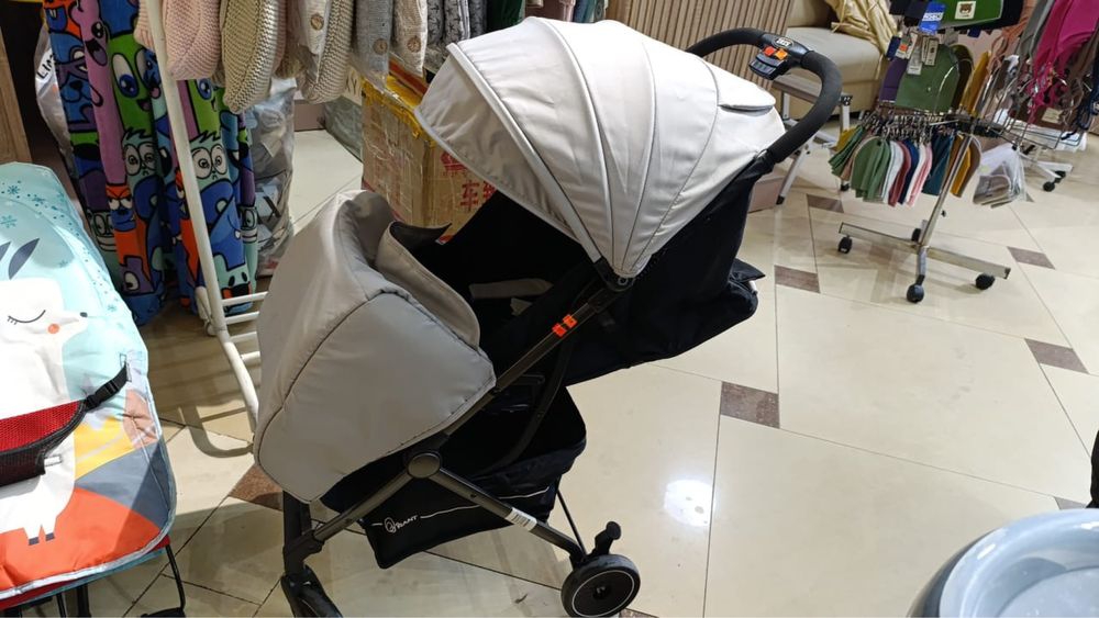 Коляска прогулочная