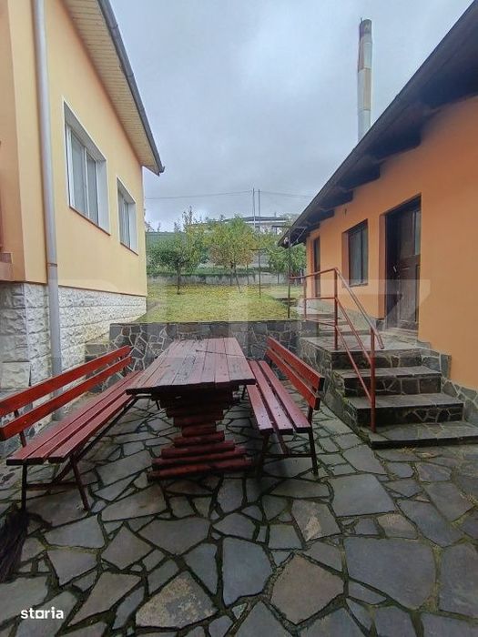 Casa de vanzare, cu 5 camere si un teren de 600 mp, zona ultracentrala