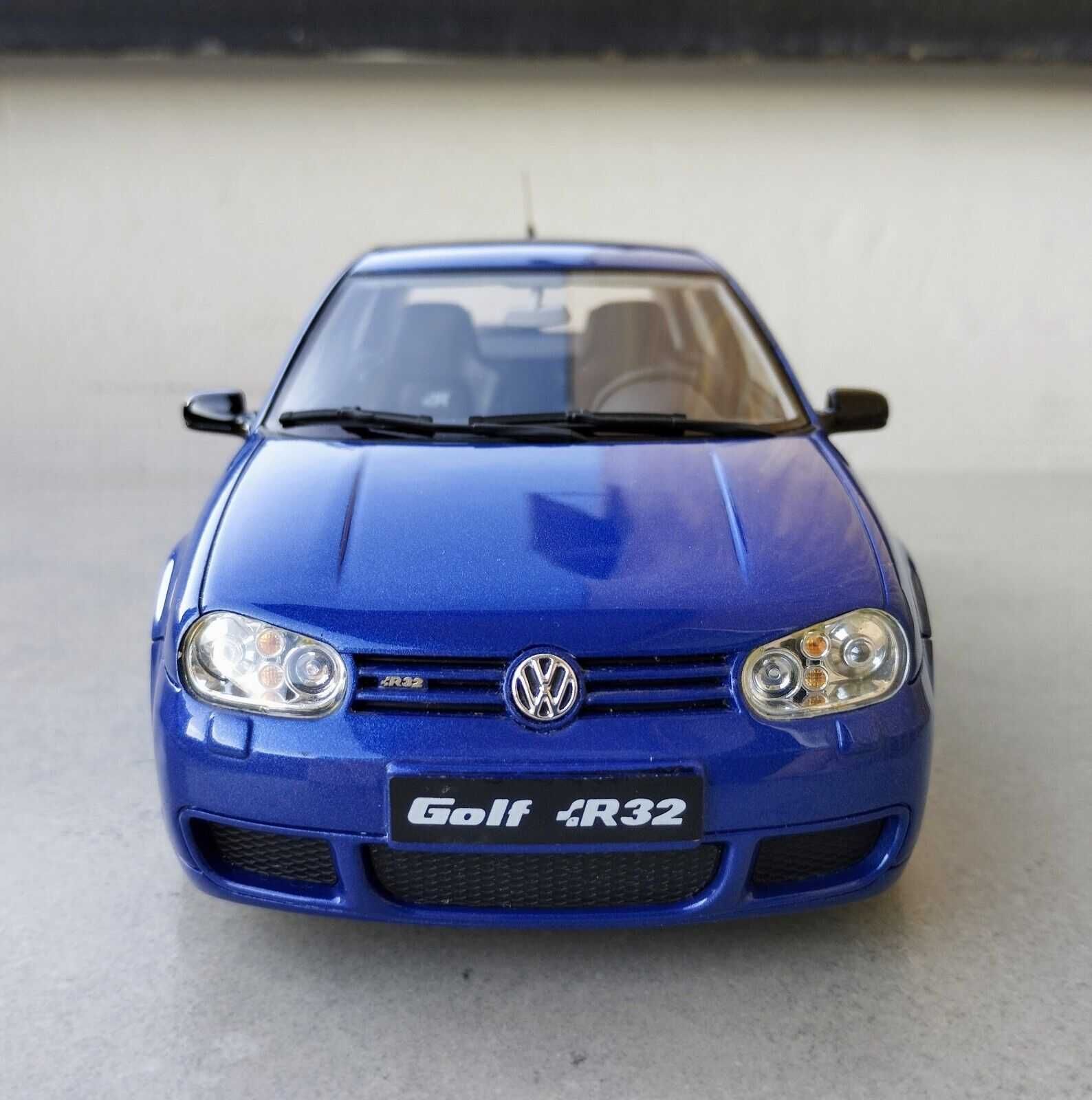 Macheta VW Golf  4 R32  Albastru 1/18  Ottomobile