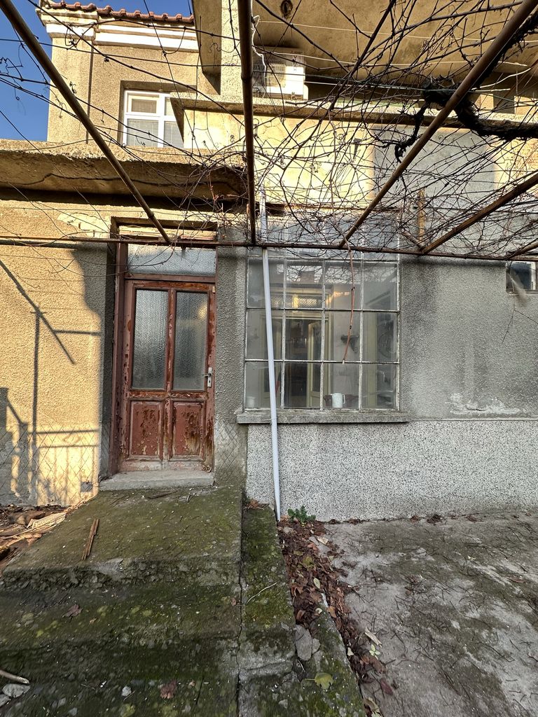 Продава се Къща в Айтос - 542 кв.м за 462 €/кв.м - Снимка #3