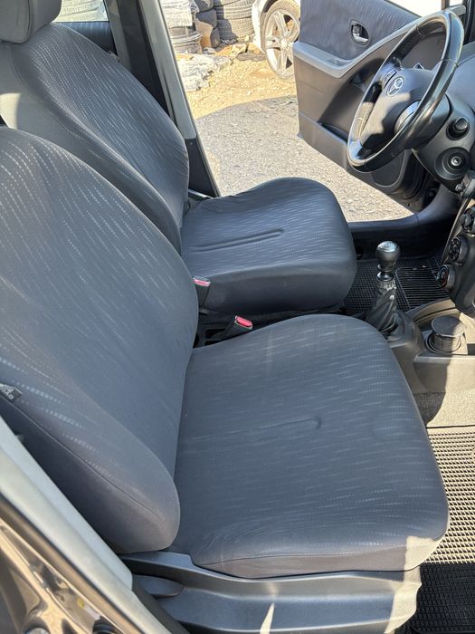 Седалки салон за Тойота Ярис Toyota Yaris