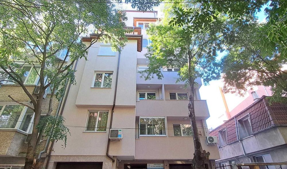 Дава се под наем Тристаен апартамент в Варна, Център - 100 кв.м за 960 € - Снимка #18