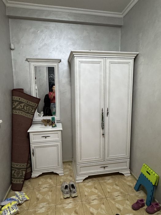 Продам прихожую белого цвета