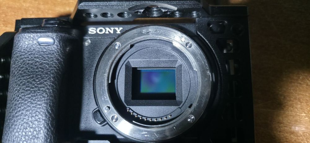 Sony A6300 cage si microfon 2 baterii!