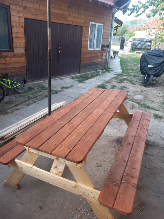 Masa cu banci pentru curte