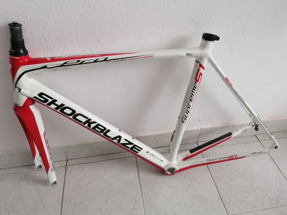 Карбонова рамка "Шокблеиз"