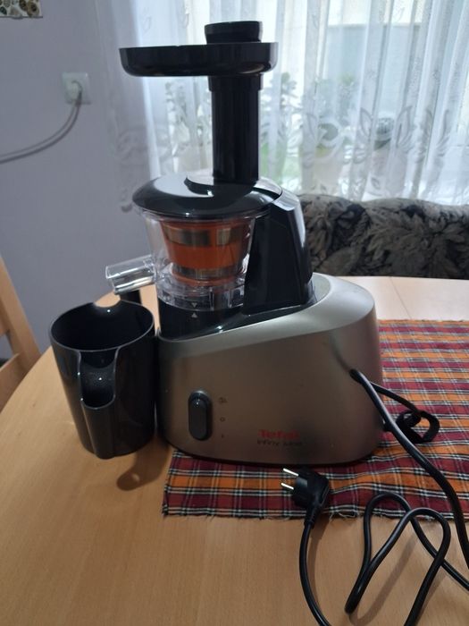 Продавам сокоизтисквача