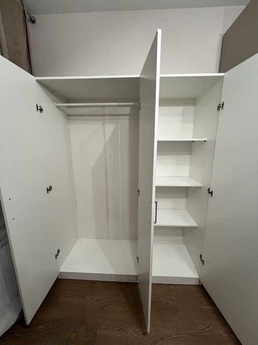 Трикрилен гардероб Ikea