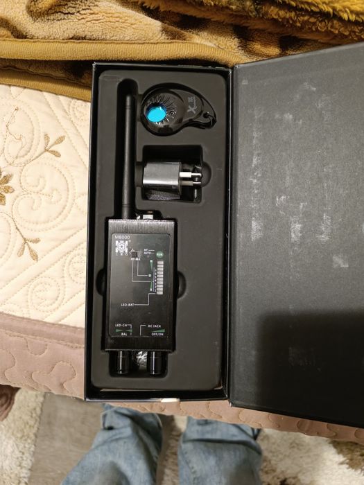 M8000 detector profesional camere spion, GPS, microfoane, reportofoane