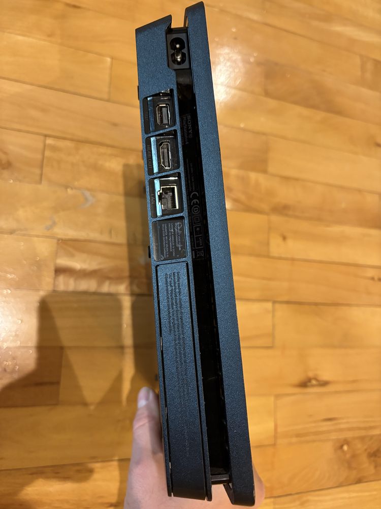 Playstation 4 slim