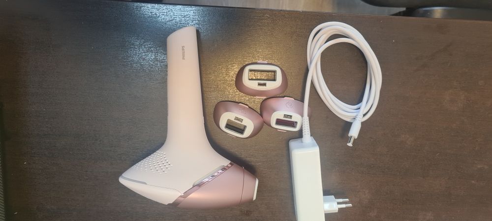 Фотоепилатор Philips lumea Bri977/00