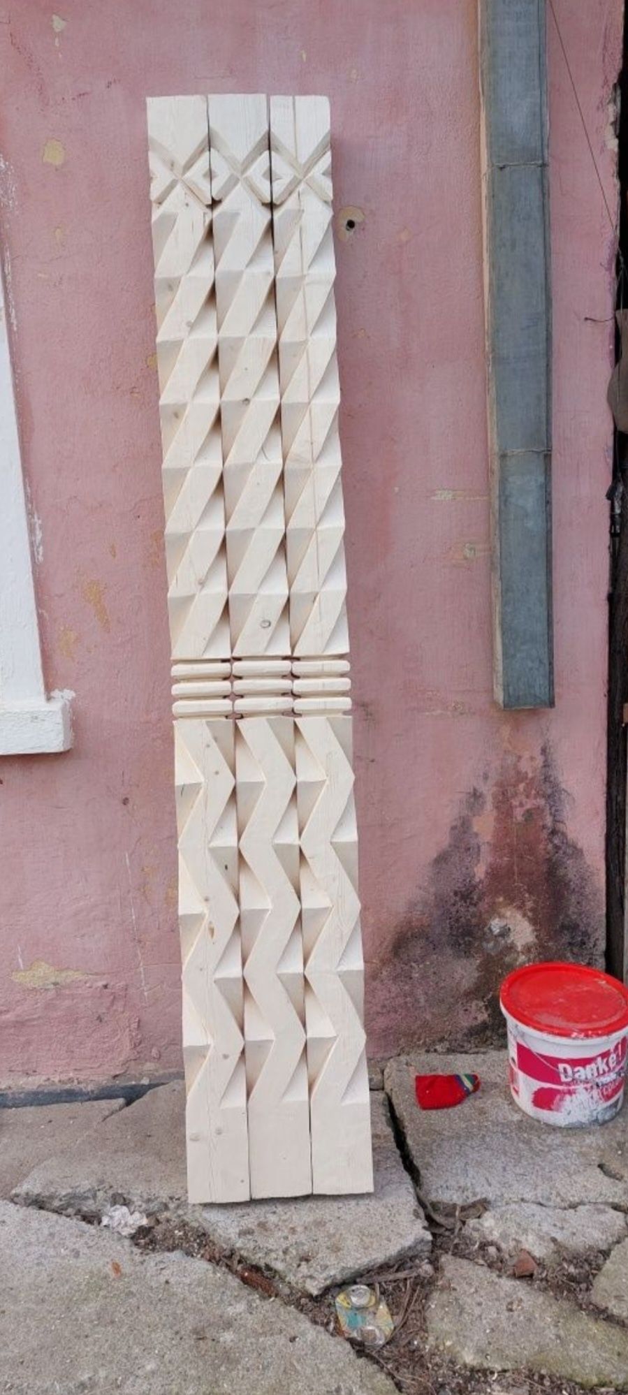 Vând stâlpi din lemn sculptați