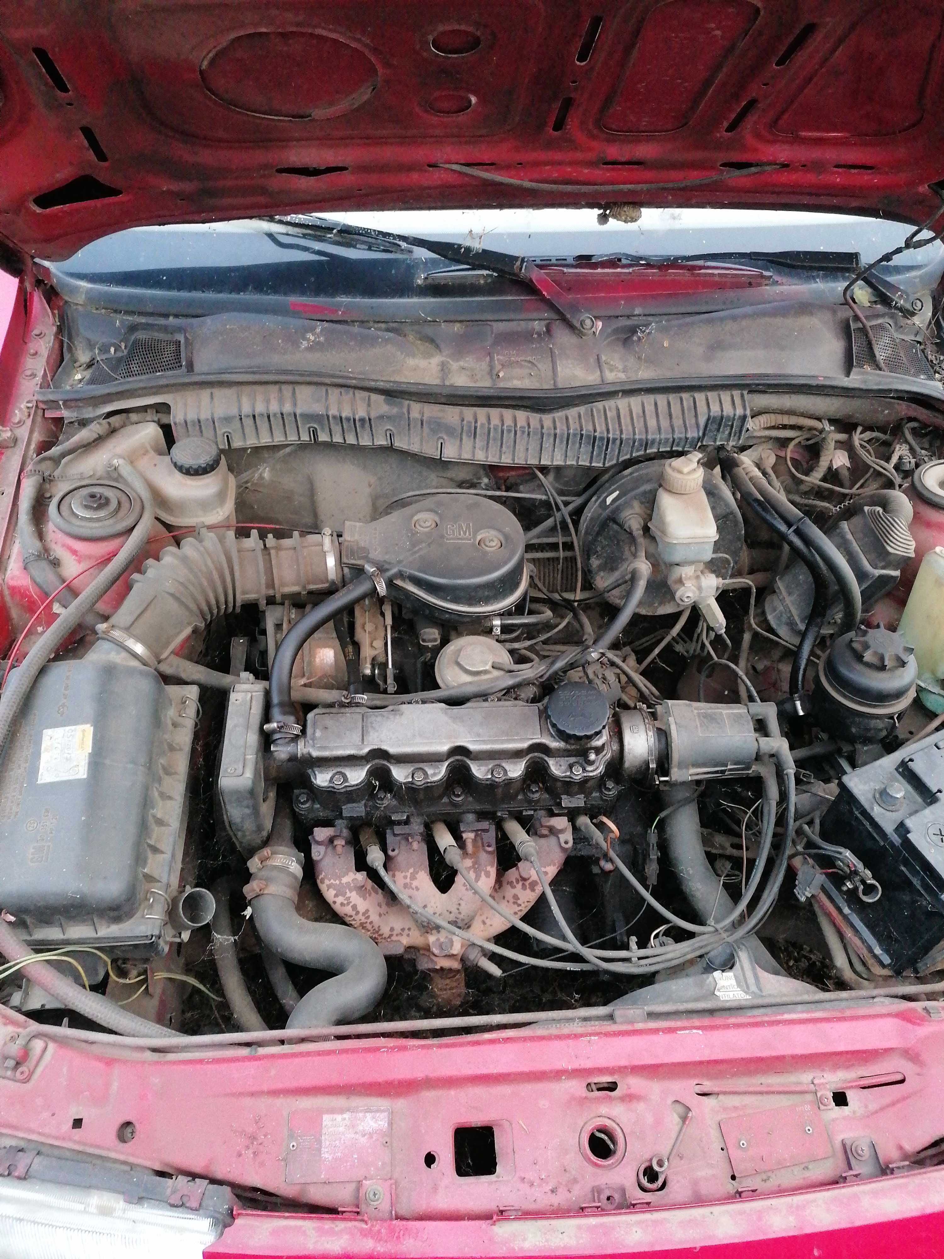 Dezmembrez Opel Vectra A 1.6 1992