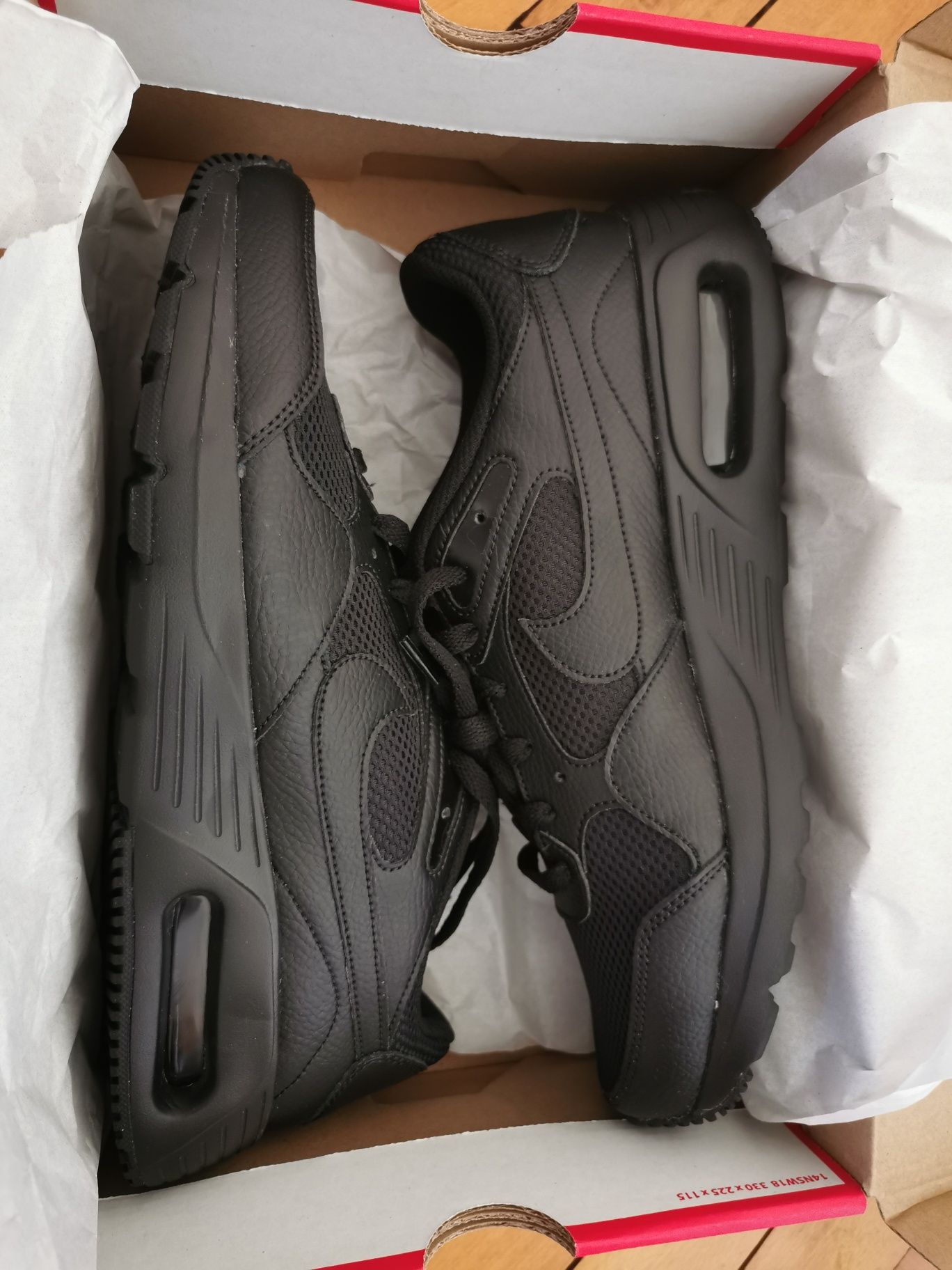 Продавам чисто нови оригинални маратонки Nike air max sc