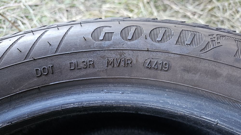 2бр гуми 215 55 17 гуд йър