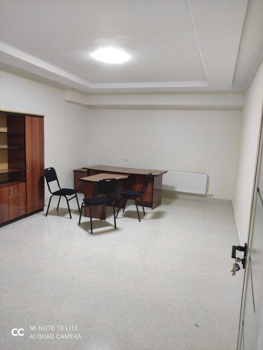 Продаётся помещение вдоль дороги  возле Сиаб базара!