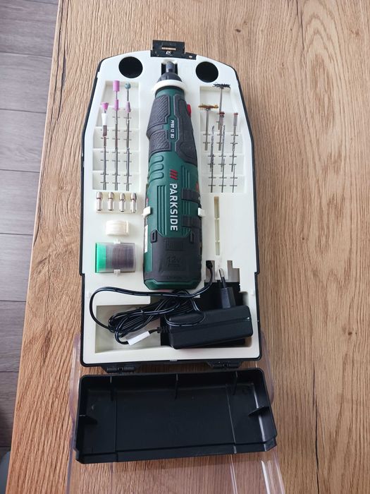 Мултифункционална акумулаторна фина бормашина Parkside 12V