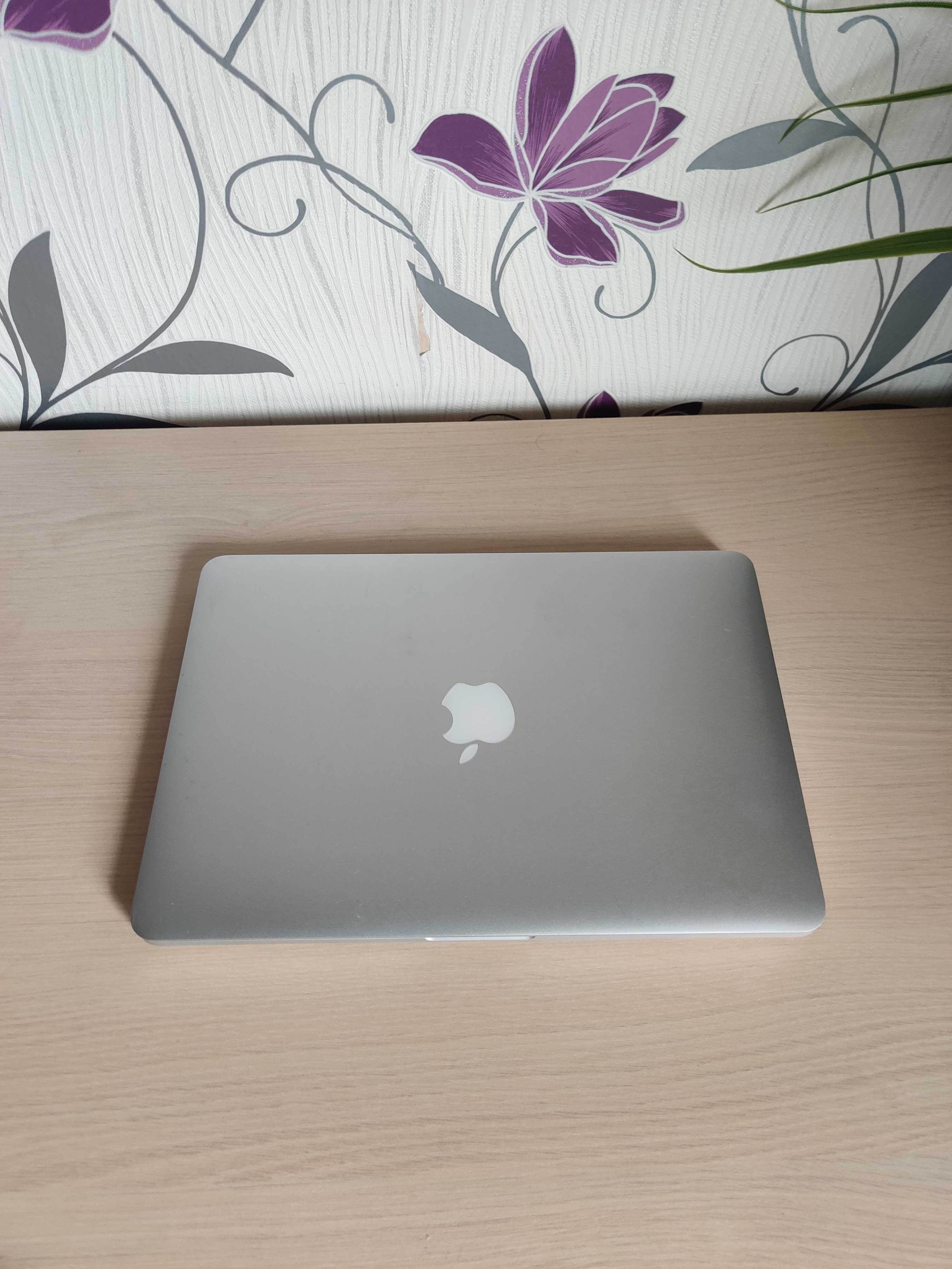 MacBook Pro A1502 (Retina, 13-inch )