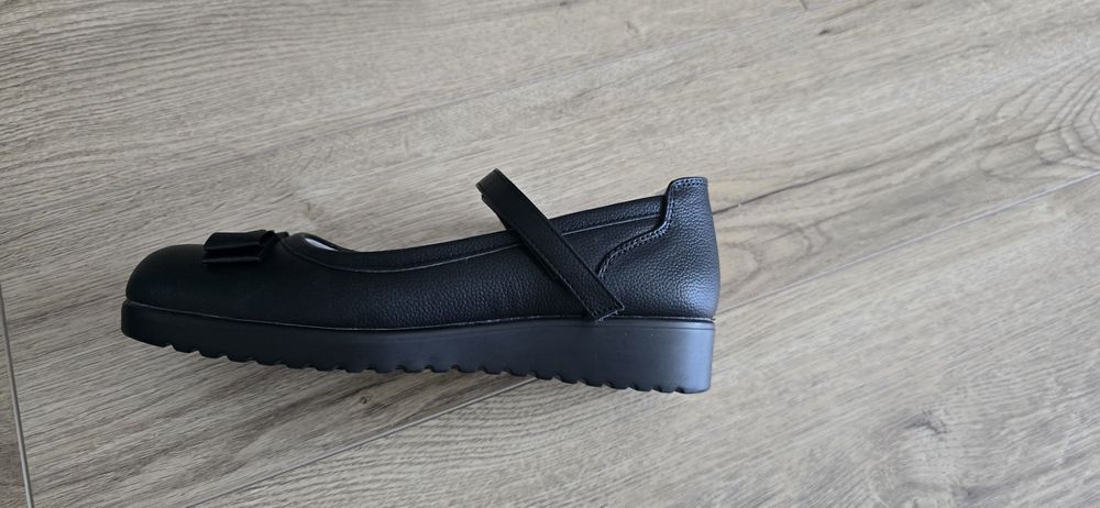 Balerini negri  piele
