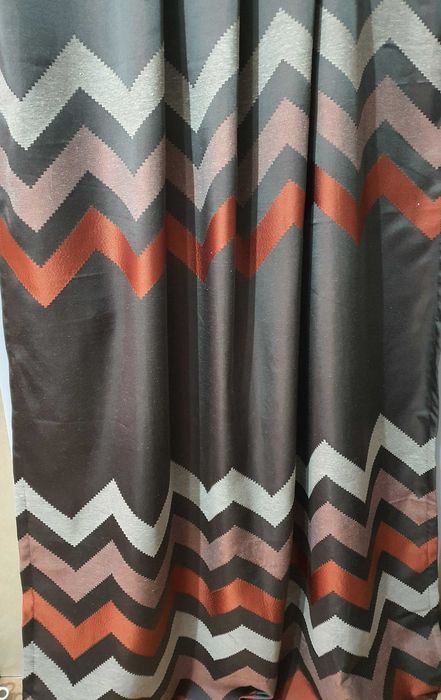 Плътни завеси 2 броя 55 лева.