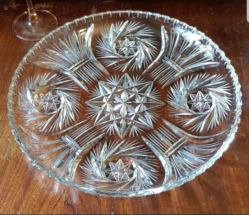 Platouri diferite din cristal