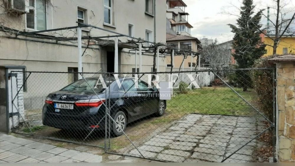 Тристаен апартамент  студио  двор в Каменица 2 до Инса Ойл