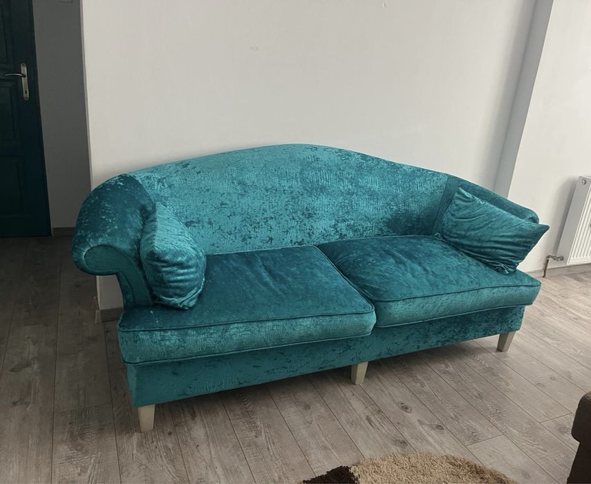 Canapea catifea Christian Lacroix turquoise – piesă statement