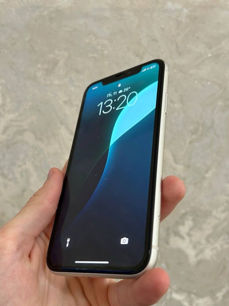 iPhone 11 White.