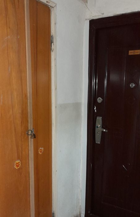 Vând apartament 2 camere (se poate face si de 3 camere)