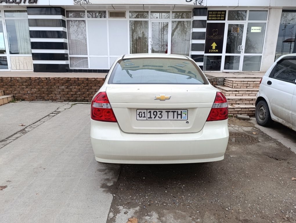 Срочна некса-3  сотилади.