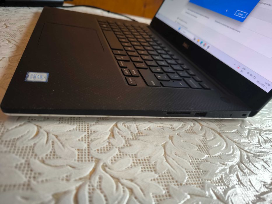Dell XPS 15 7590