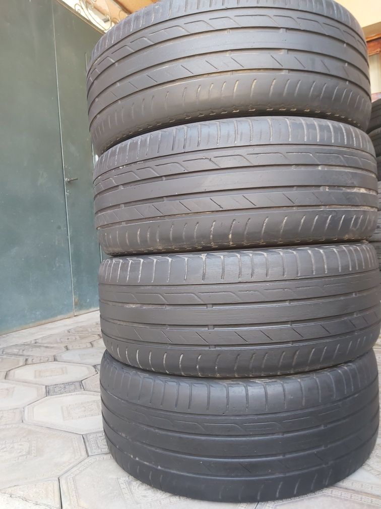 225/55R17 Bridgestone.