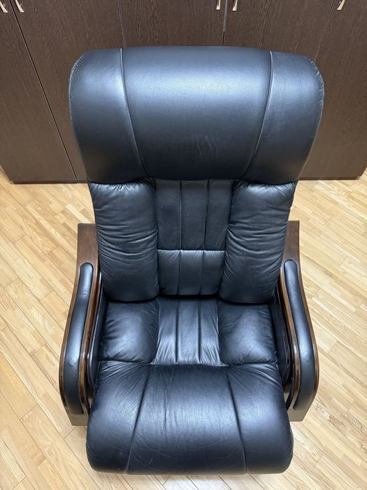 Продаю кожаное кресло