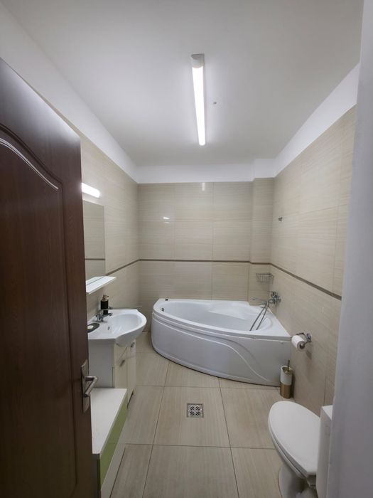 Închiriez apartament 3 camere, Zorilor, Observatorului 136, cu parcare