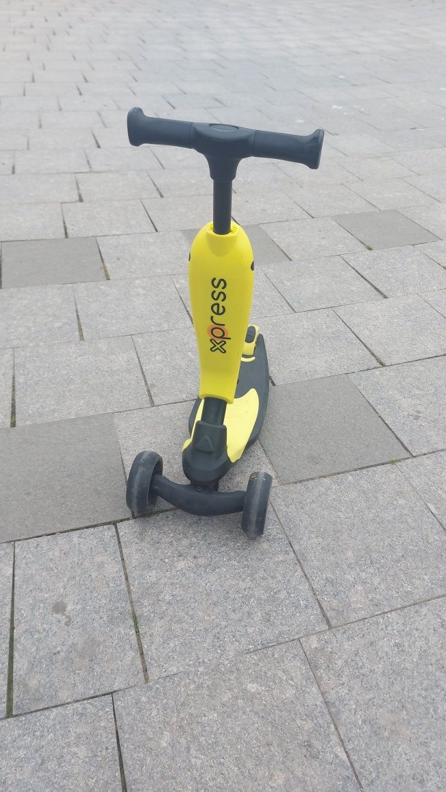 Trotineta Chipolino X-Press 2 in 1

Caracteristici:

Recomandat pentru
