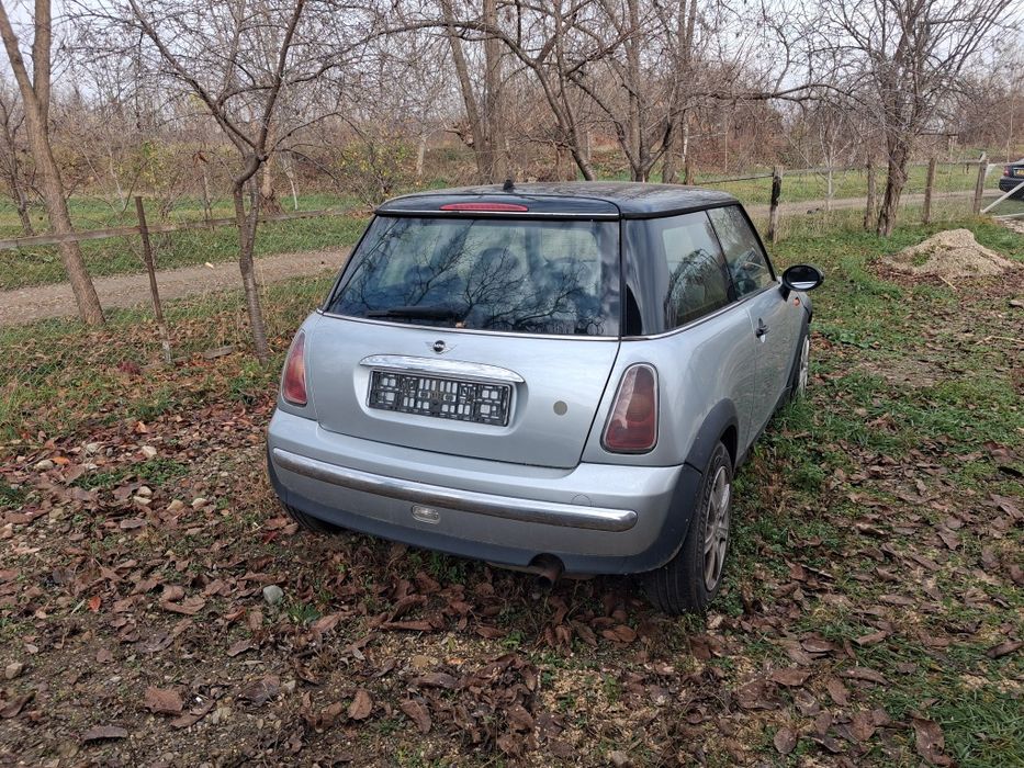 Dezmembrez mini cooper r50