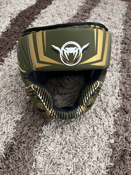 шлем Venom красивого цвета