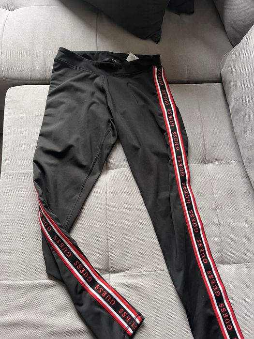 Клин и блуза на GUESS оригинални