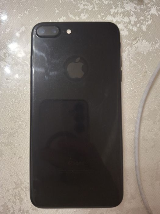 Продам IPhone 7+