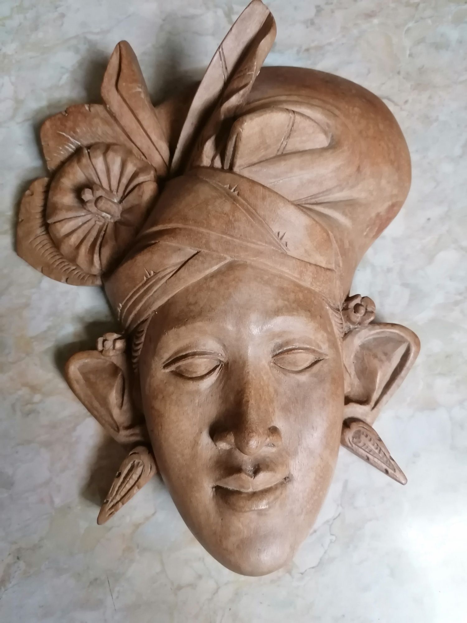 Aplica de perete vintage sculptat în lemn