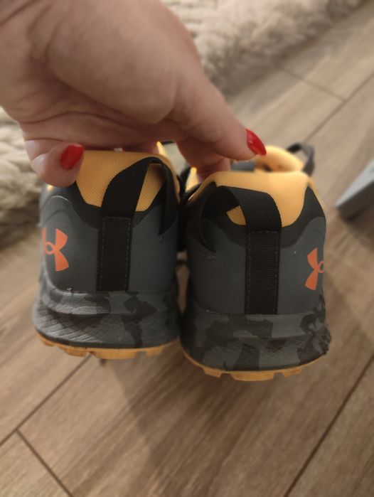 Pantofi de alergare Under Armour m.43