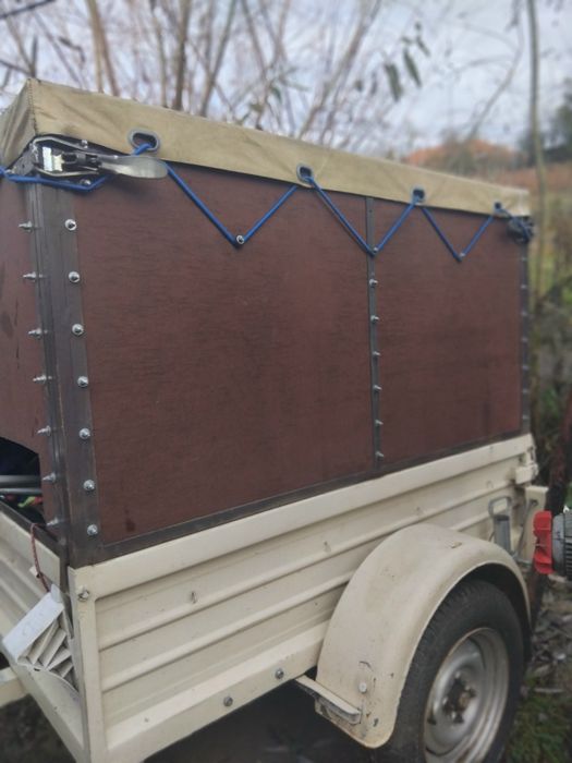 Vând remorca adusa recent din Austria rulează foarte bine preț 600euro