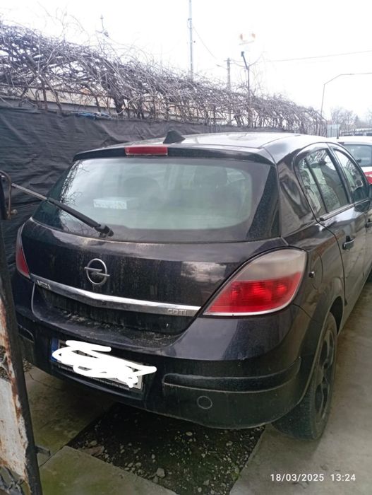 De vânzare sau desmembrat un Opel Astra H