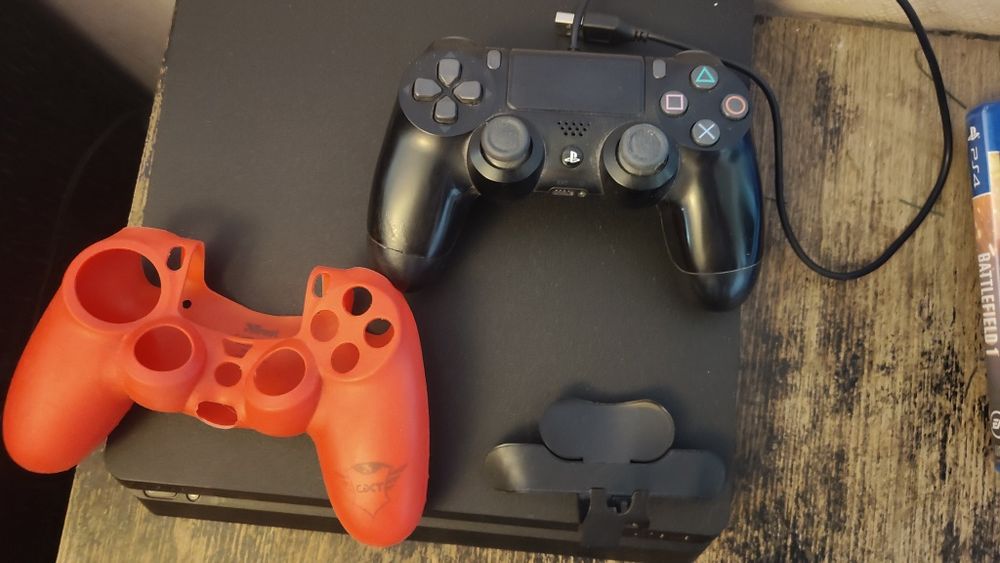 PS4 slim със добри игри