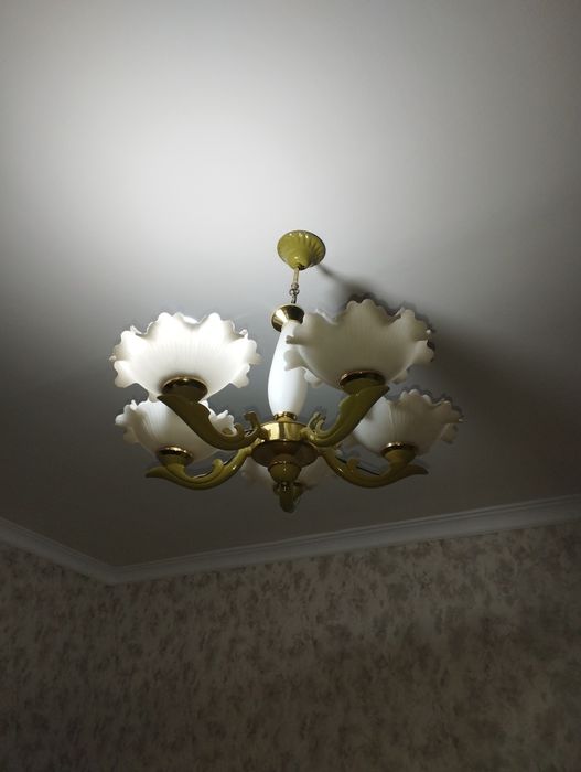 Продается люстра