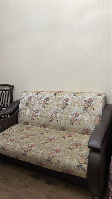 Продам диван тахта срочно