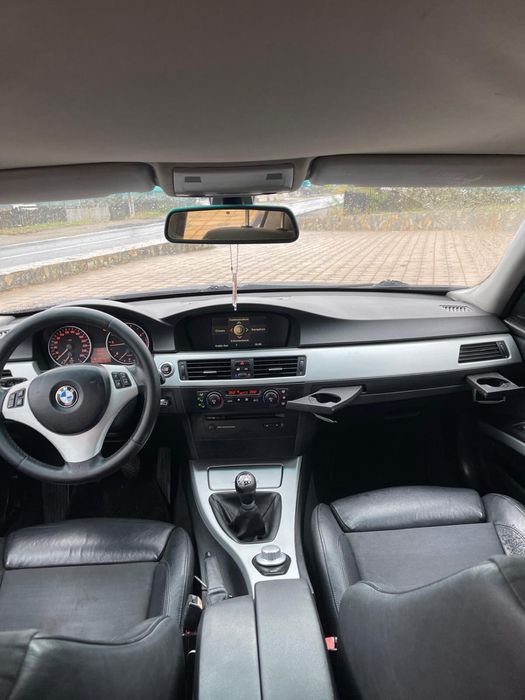 Vand bmw e90 320d pachet m