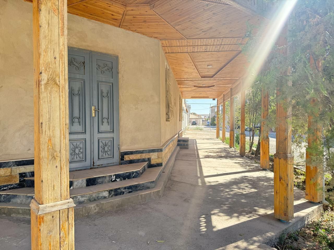 Hovli jov sotiladi raysentrda Nizomiy maktab yoninda