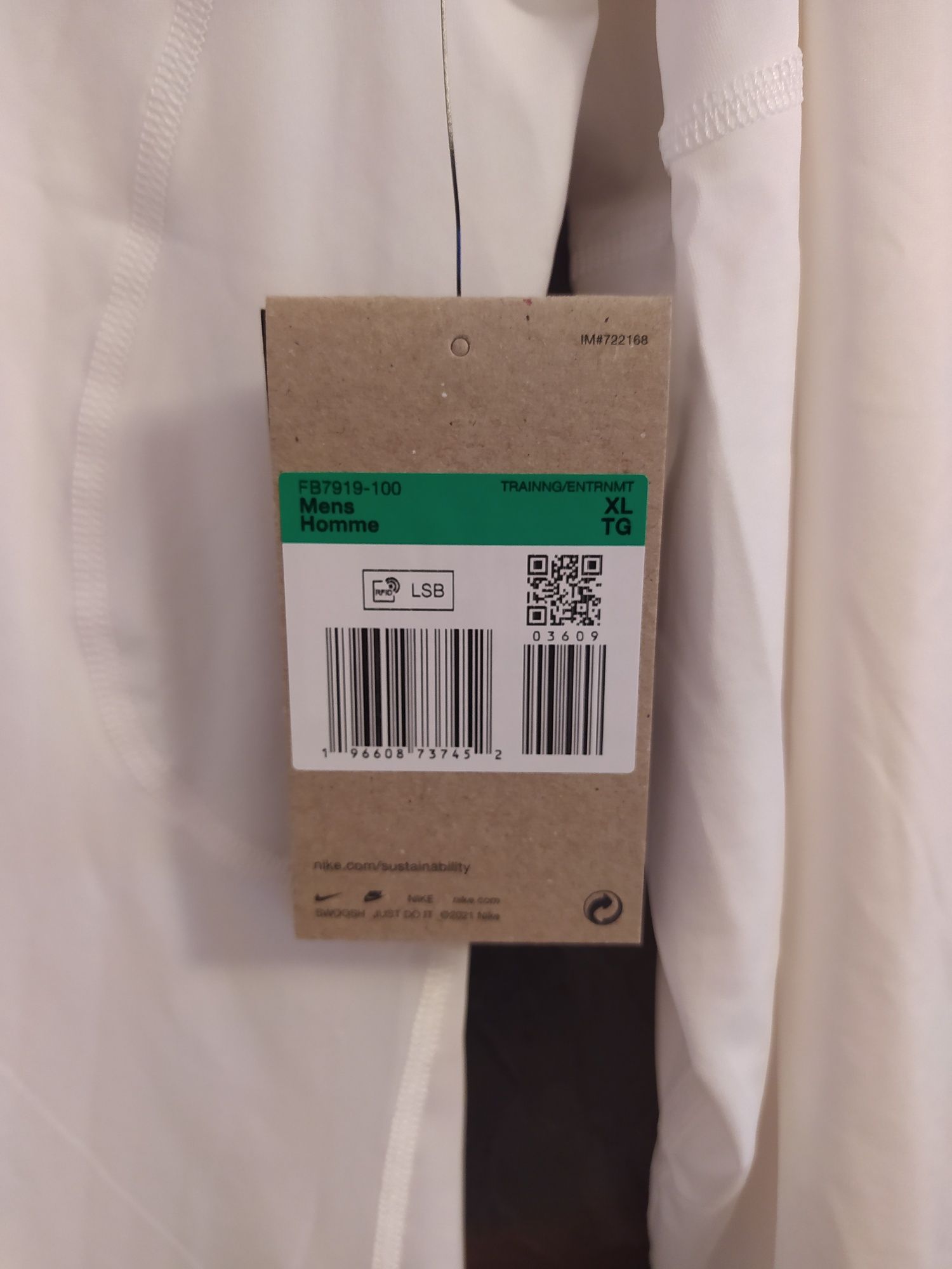 Pantaloni lungi pentru bărbați ( Jordan/ Nike); maletă; geaca subțire