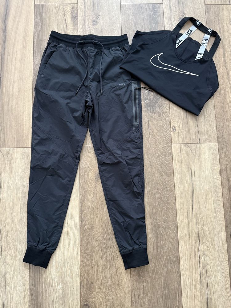 Оригинален дамски комплект на Nike, състоящ се от три части, XS размер